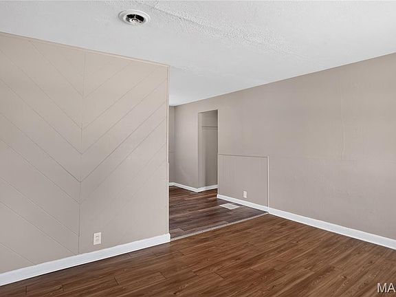 4th image of 8102 Frost Ave