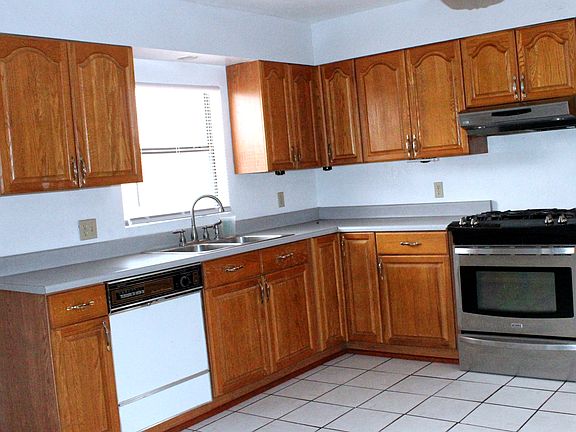 4th image of 5124 Sun Valley Dr