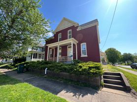 1031-1033 S 11th St, 1031 S 11th