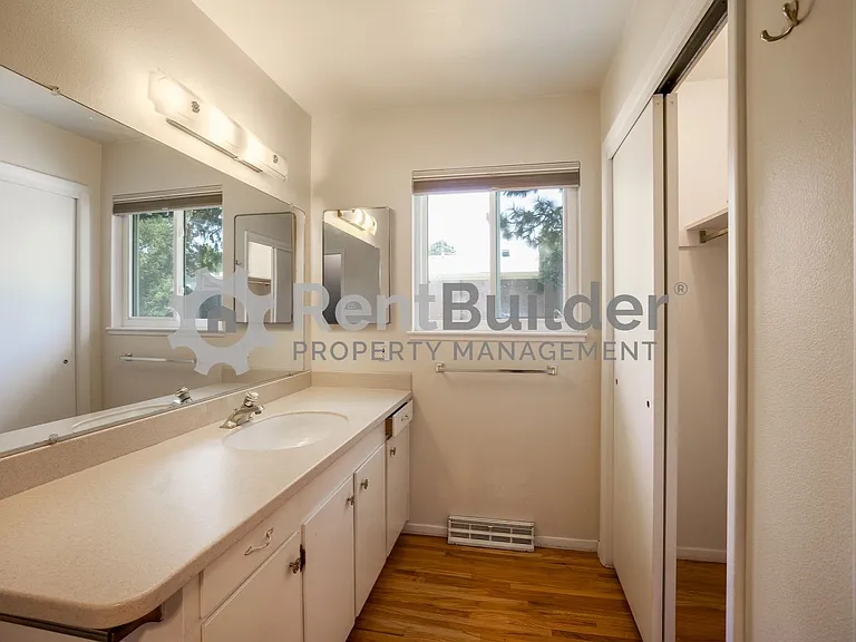 6504 Loftus Ave NE — Photo 4