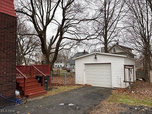 4th image of 310 Vaniman St