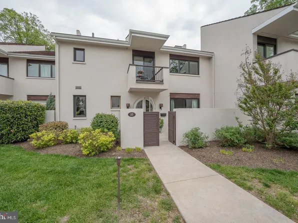 10 Brettagne #10, Devon, PA 19333