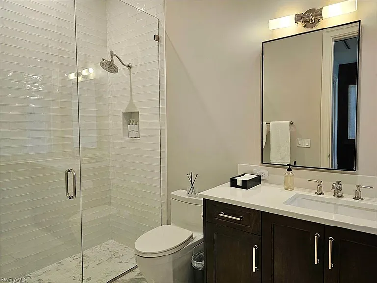 637 Palm Cir W — Photo 17