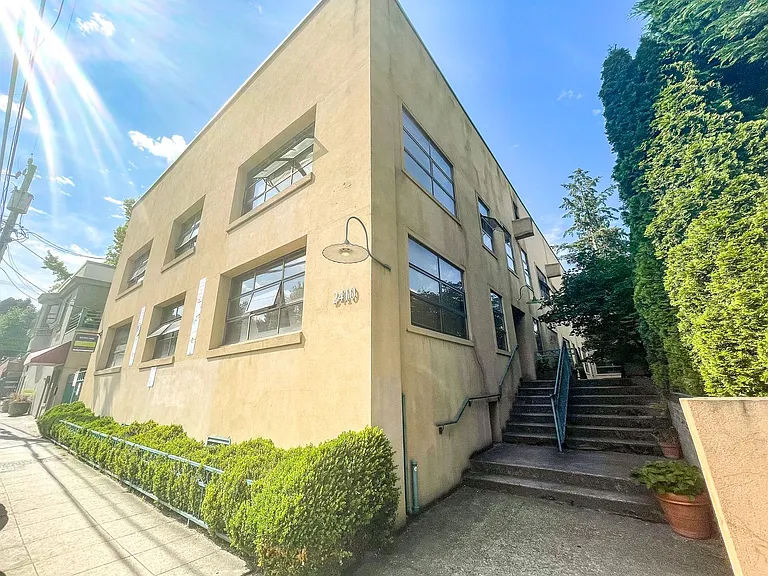 Montlake Apartments — Photo 4