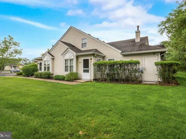 803 Ginger Ct, Mount Laurel, NJ 08054