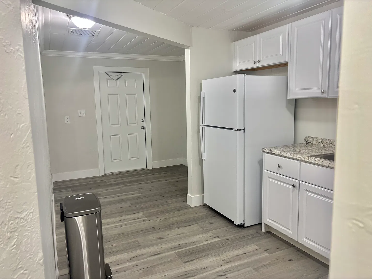 3 bed, 1270 sqft, $2,200 — Photo 3