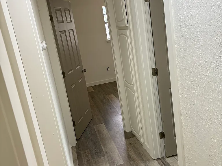 515 W F St — Photo 8