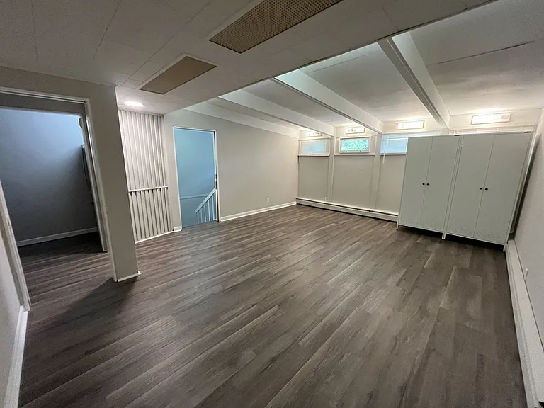 708 Saint Clair Ave — Photo 2