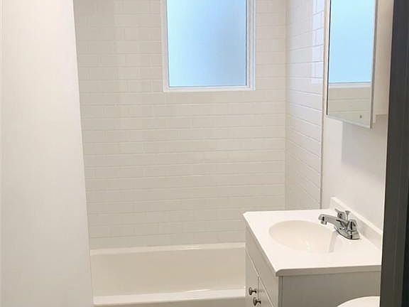 4th image of 141 Wilson Ave #0