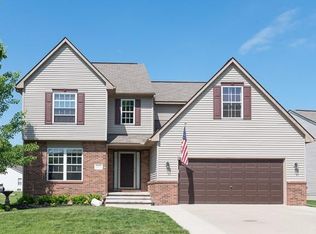 1605 Acorn Valley Dr, Howell, MI 48855