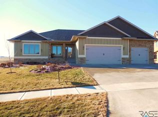 1932 S Firefly Dr, Sioux Falls, SD 57110