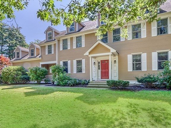 4th image of 7 Blue Hill Dr