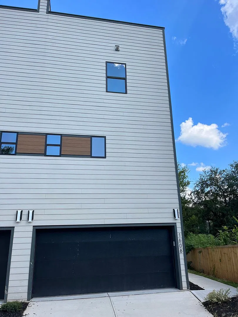 Coming Soon-Great Townhouse Minutes from Optimist Hall & NODA — Photo 2