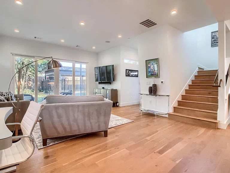 2112 Thornton Rd — Photo 8