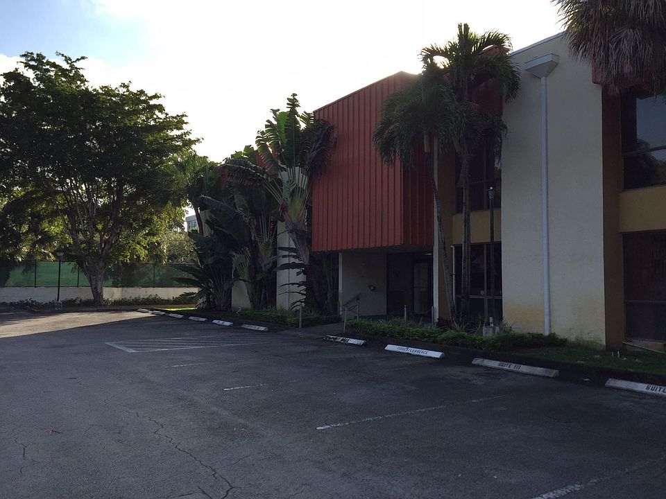 2nd image of 520 NW 165th St Road 203- #204
