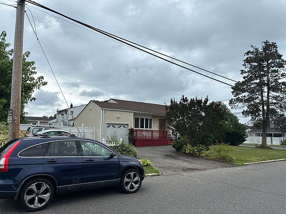 3rd image of 245 Jefferson Ave