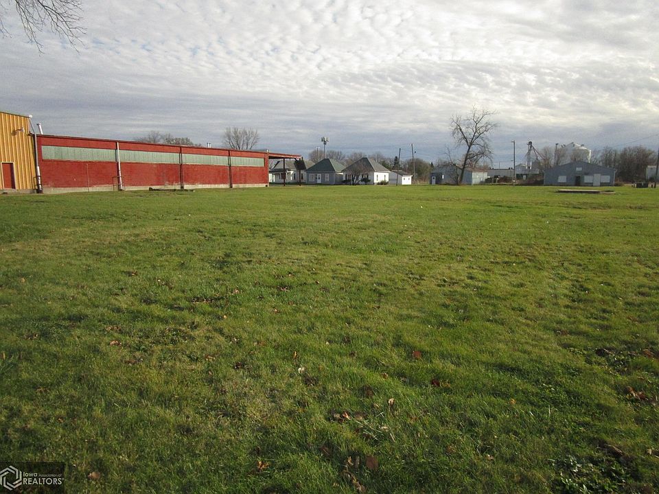 2nd image of 610 W Stone Ave