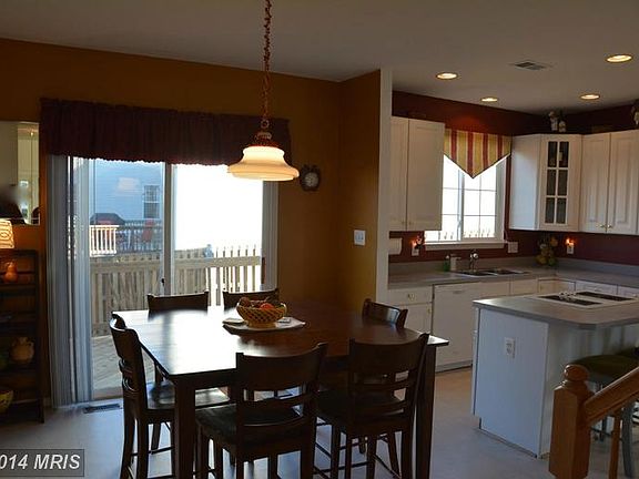 3rd image of 8767 Grantham Ct