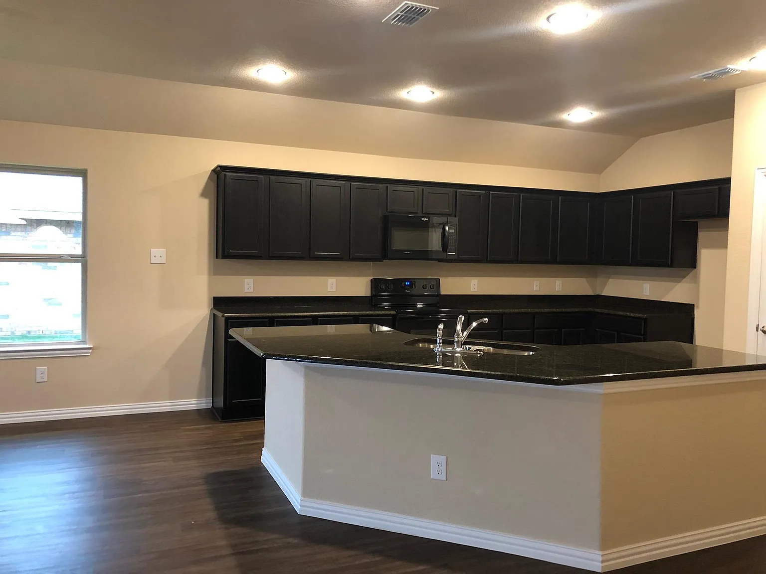 530 Meadowlake Dr — Photo 4