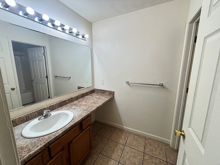 1329 Fraternity Village Dr — Photo 9