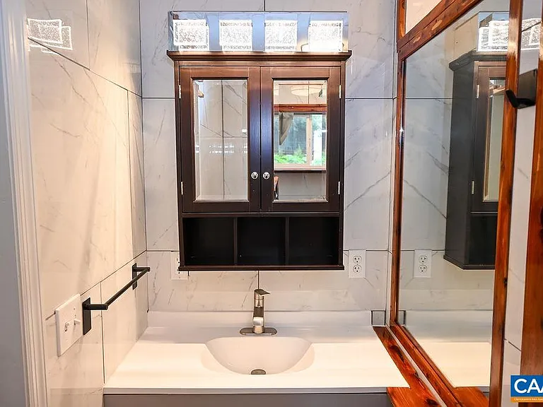 315 Caroline Ave — Photo 46