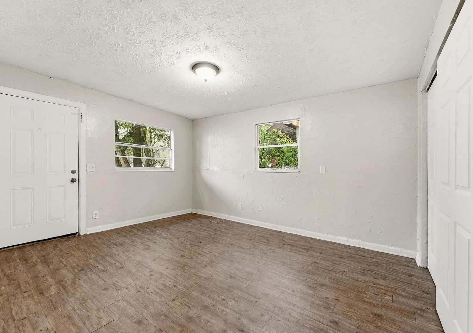 744 Mackinaw — Photo 4