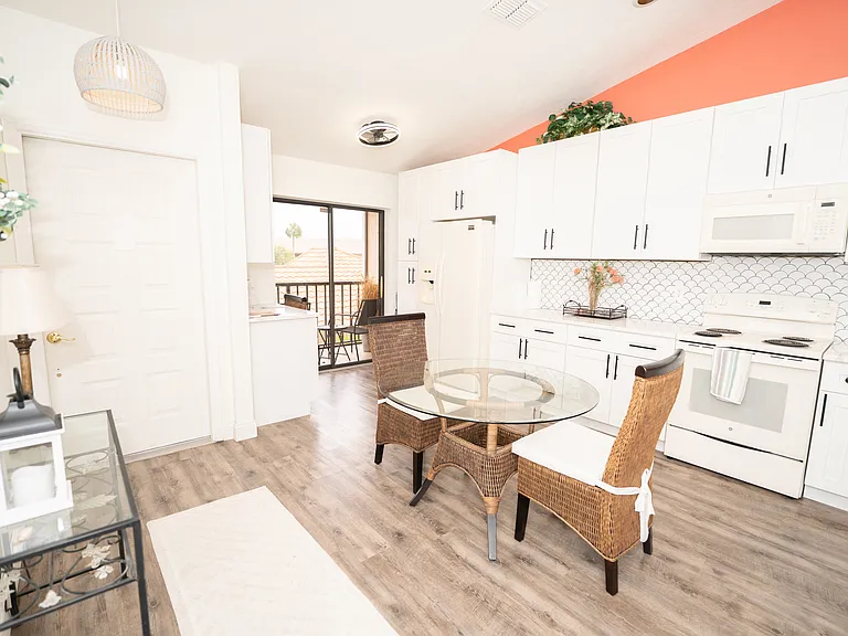13120 Cross Creek Blvd #208 — Photo 6
