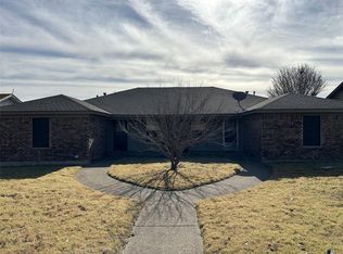 1300 N Nolan River Rd APT B, Cleburne, TX 76033