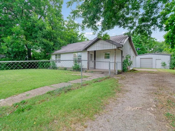 193 Church St, Deport, TX 75435