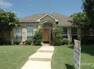 8001 Salzburg Dr, Rowlett, TX 75089