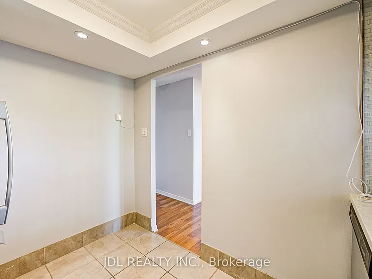 88 Alton Towers Cir #410 — Photo 19