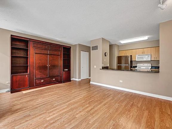 5th image of 512 N McClurg Ct APT 509