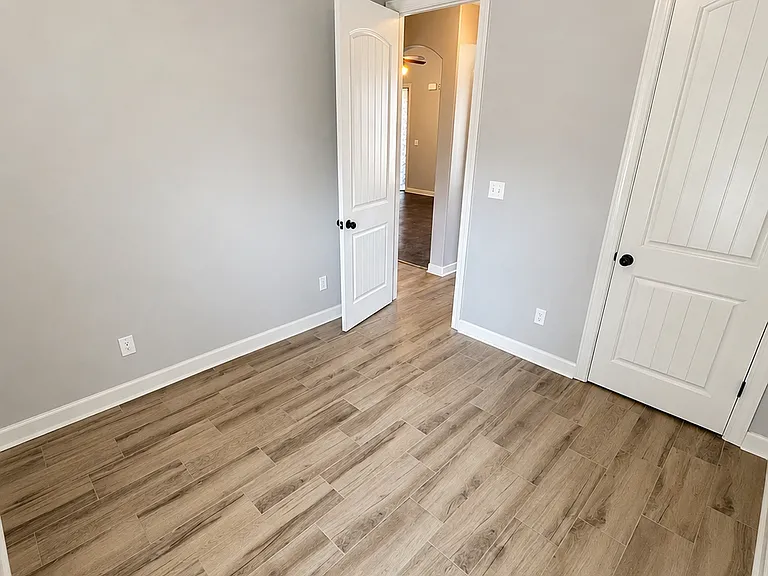1398 Sawmill Creek Ln — Photo 15