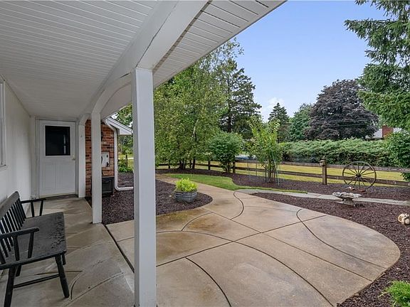 4th image of 4765 Brentwood Dr