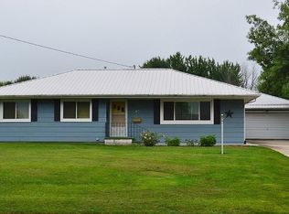 216 Riverview Dr, Vinton, IA 52349