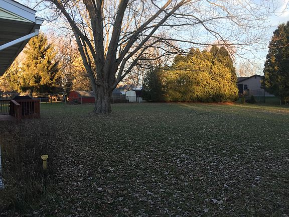 3rd image of 6880 Woodhills Dr NE