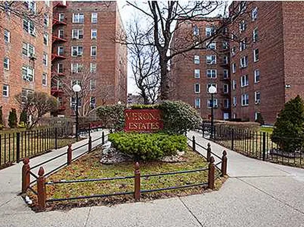 65-45 Yellowstone Boulevard image 1 of 8