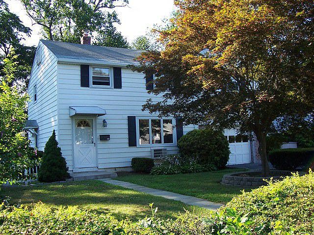 1st image of 127 Windermere Dr