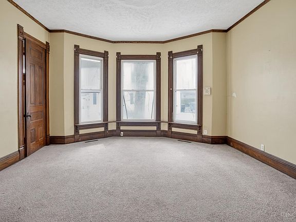 4th image of 518 N Washington St