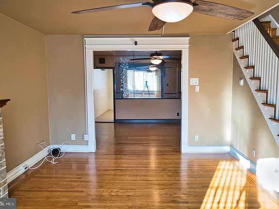 3rd image of 433 E Cheltenham Ave