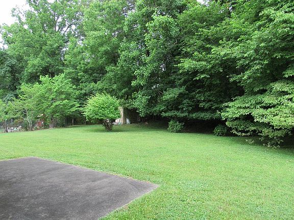 3rd image of 300 Murphy Cir