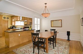 :: 372 29th Avenue