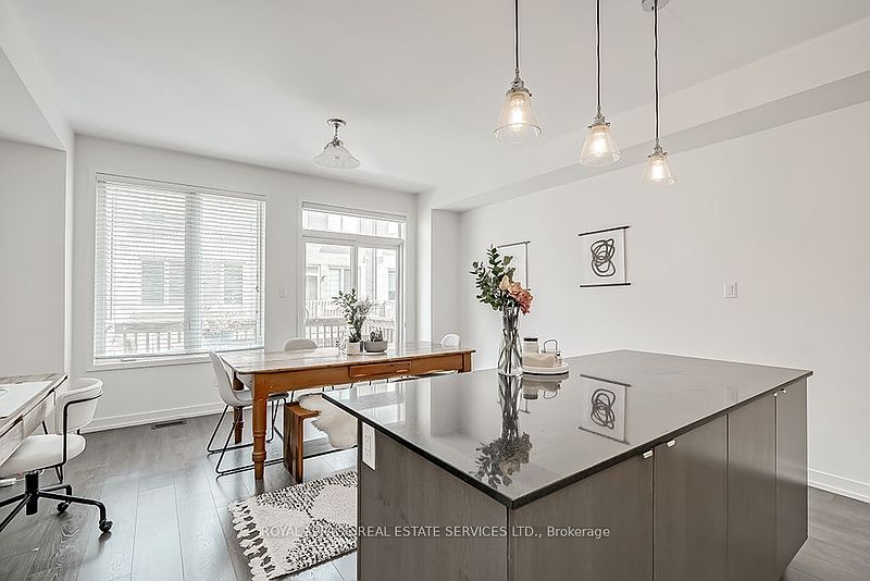 Oakville Townhouse for rent - 3 Bedrooms — photo 17