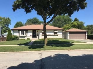 6720 W Acacia St, Milwaukee, WI 53223