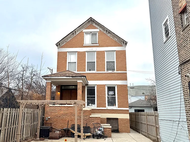 2141 S Marshall Blvd #2-R — Photo 1
