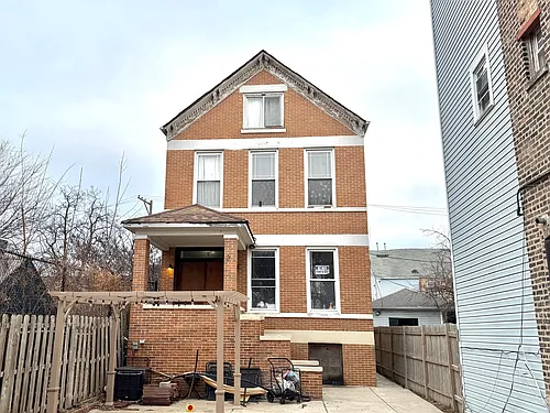 2141 S Marshall Blvd #2-R Photo 1