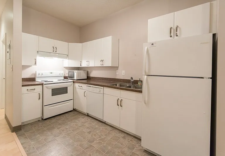 Tenth & College Apartments — Photo 34