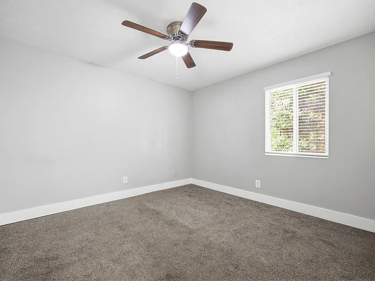 Ridgewood Apartments — Photo 13