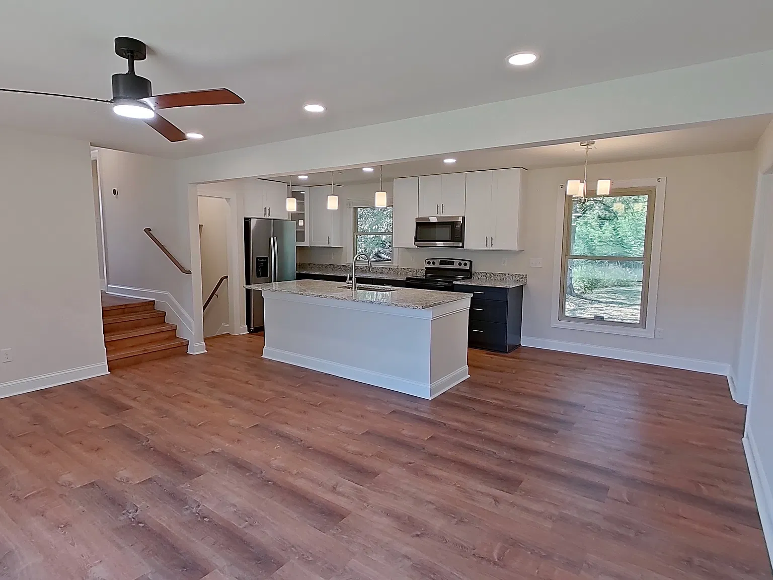4 bed, 2.5 bath, 2093 sqft, $2,900 — Photo 2