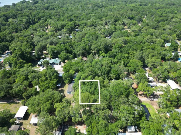 18 Gingerwood Rd, Saint Helena Island, SC 29920